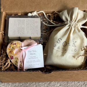 NWT Soak Bath Company For you Mom Gift set